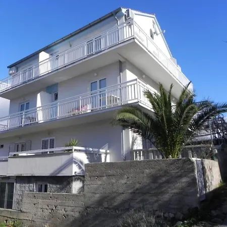 Апартаменты Trogrli - Comfort One-bedroom With Balcony And Sea View