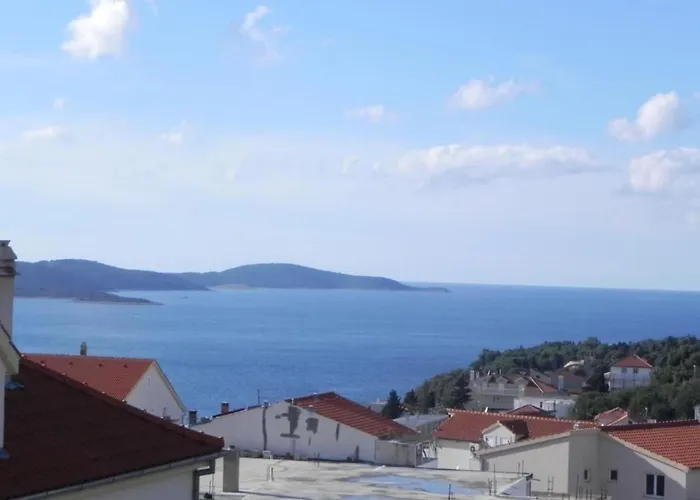 Trogrli - Comfort One-bedroom With Balcony And Sea View Apartment